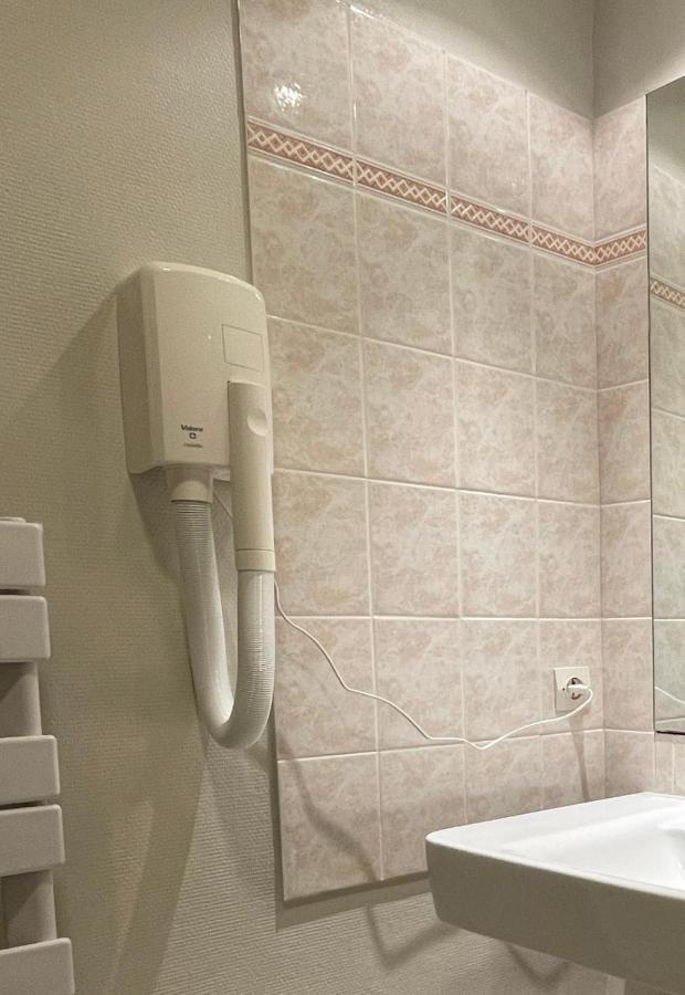 Bel Appartement, Bien Equipe Et Confortable Dans Le Centre Historique Fougères Extérieur photo